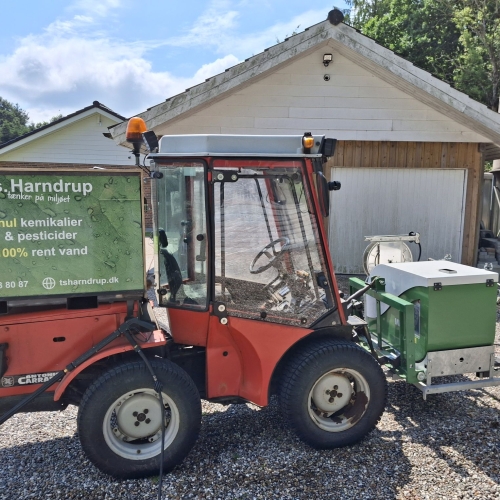 Maskine brugt til miljøvenlig ukrudtsbekæmpelse ved kunde i Odense på Fyn