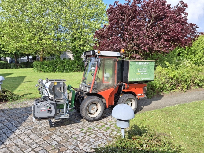 Miljøvenlig ukrudtsbekæmpelse med varmt vand i Trekantsområdet