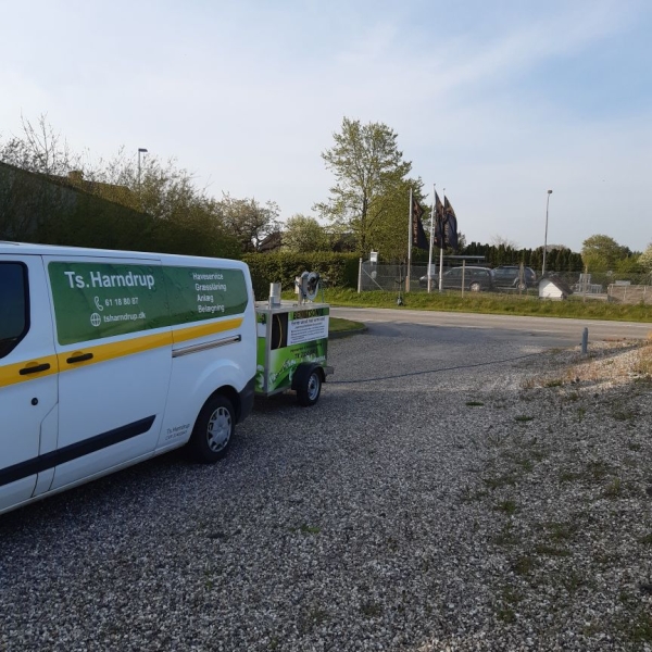Bekæmpelse af ukrudt i Gelsted, mellem Middelfart og Odense
